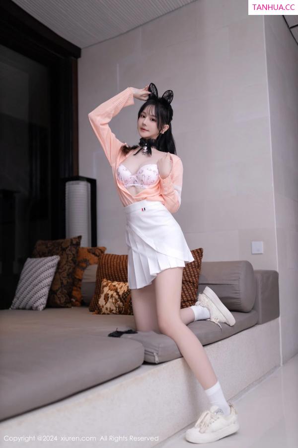   [XiuRen]高清写真图 2024.02.23 No.8138 幼幼 性感美腿第16张图片